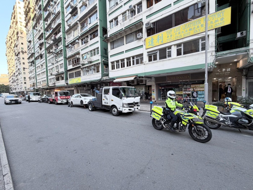 警西九龍打擊違例泊車 發逾900張告票拖7車。警方圖片 警西九龍打擊違例泊車 發逾900張告票拖7車。警方圖片