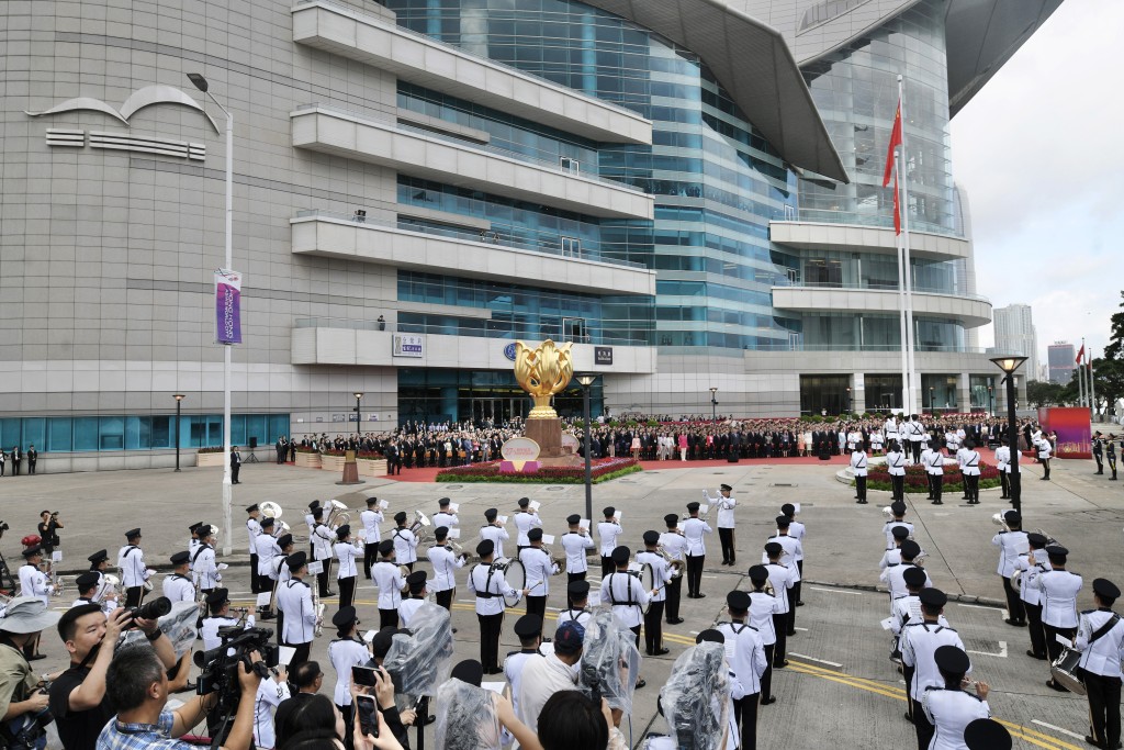 七一特区政府庆回归27周年升旗仪式。 陈浩元摄