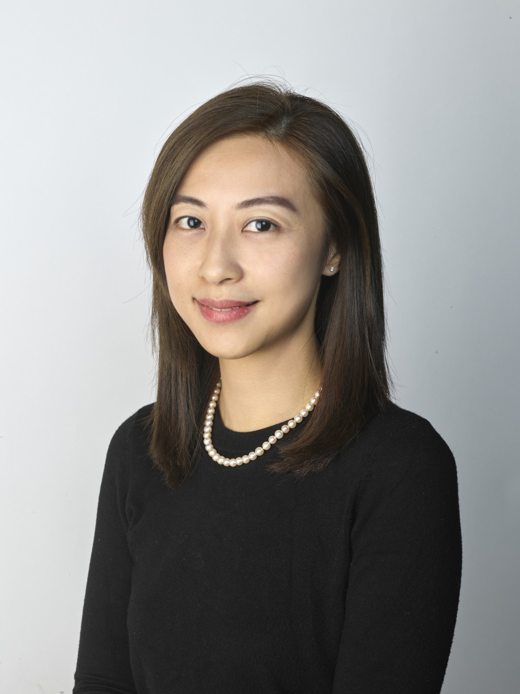 黎詠欣從事珠寶行業逾 十年,為GIA研究寶石學家。專責拍賣策劃,致 力拓展亞洲客戶與業務網絡,並為藏家提供專業諮詢與估值服務。 (電郵:katy.lai@bonhams. com) 黎詠欣從事珠寶行業逾 十年,為GIA研究寶石學家。專責拍賣策劃,致 力拓展亞洲客戶與業務網絡,並為藏家提供專業諮詢與估值服務。 (電郵:katy.lai@bonhams. com)