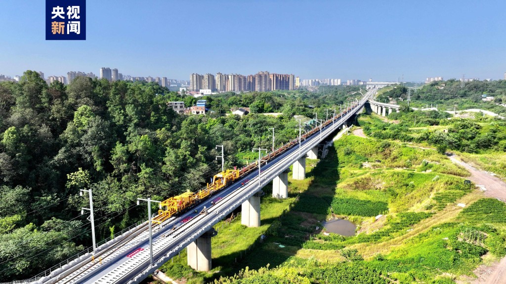 渝昆高鐵建設線上的高架橋。