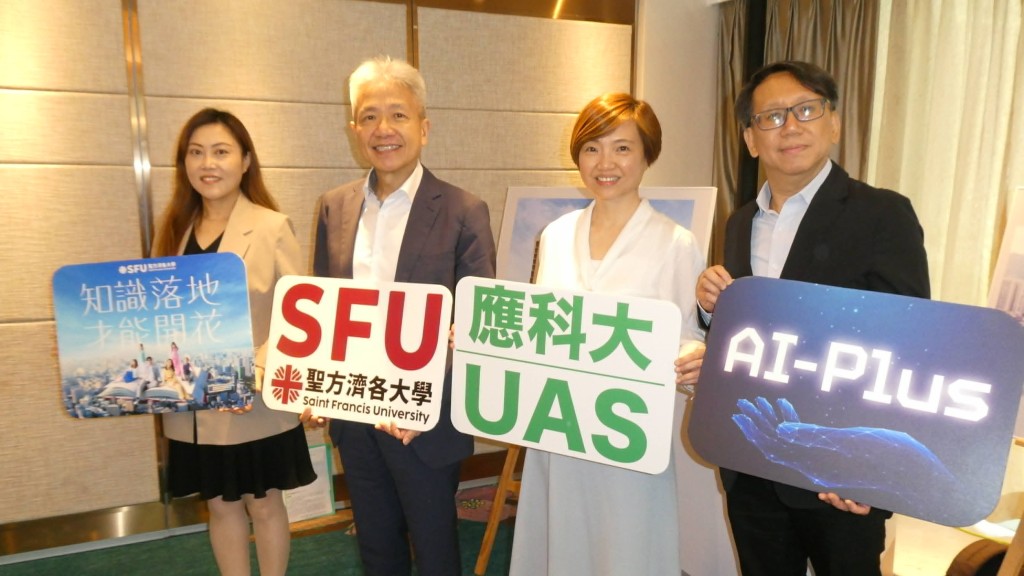 （左起）陳穎媚、張仁良、梁詩明及黃荻荃一同出席傳媒午宴，分享對未來收生的看法。歐文瀚攝
