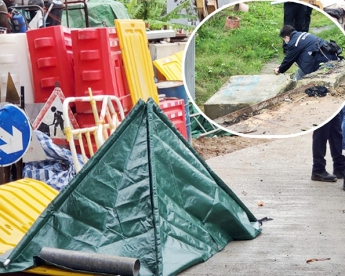 警方以帳篷遮蓋死者遺體。有關石塊大約37吋乘43吋乘16吋。