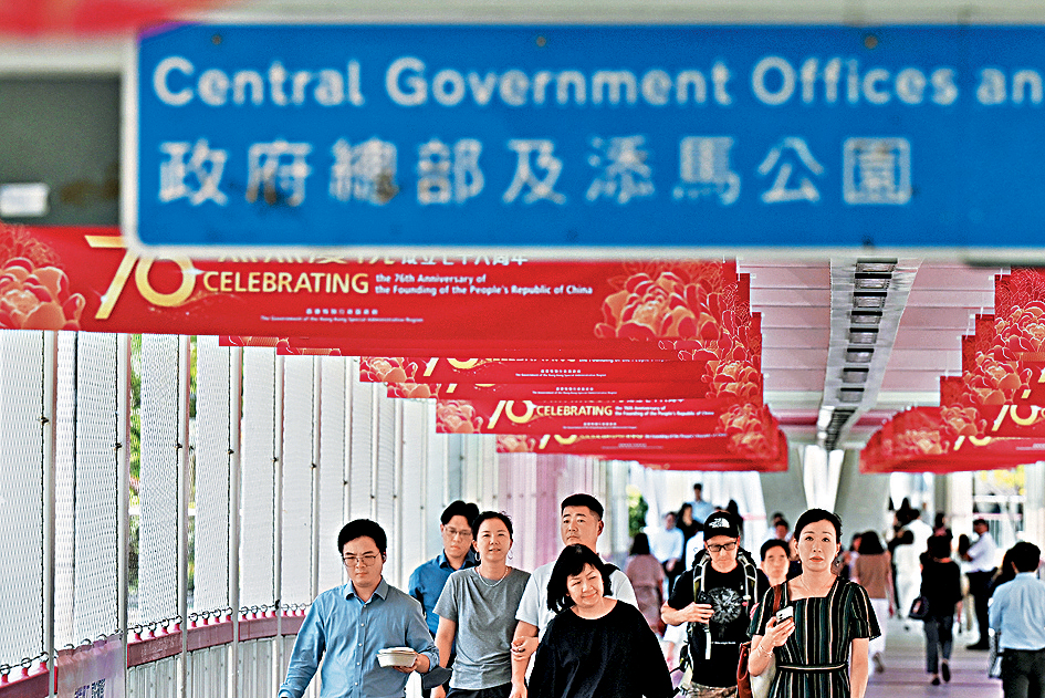 政府本年度联合招聘政务主任、二级行政主任等5个公务员学位职系，共收到20700名申请人报名。