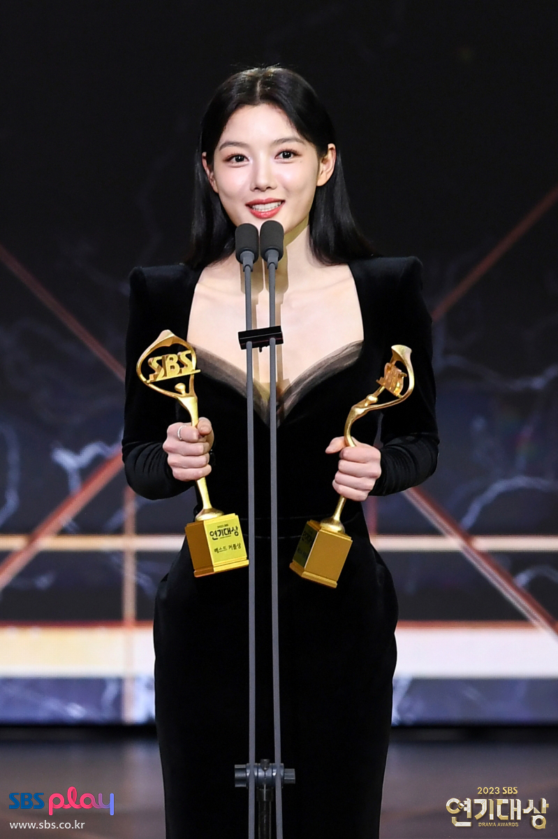 金裕贞凭《与恶魔有约》与宋江夺最佳CP奖。