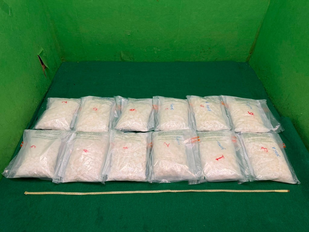 第一宗案件所檢獲的懷疑氯胺酮。 第一宗案件所檢獲的懷疑氯胺酮。