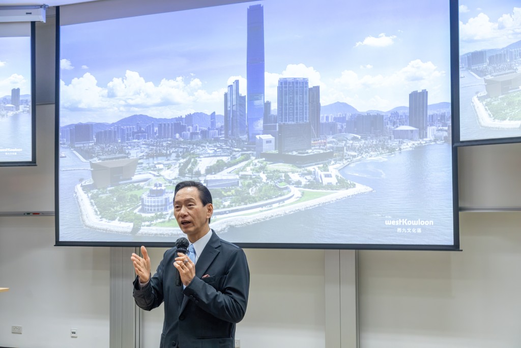 M+博物館主席陳智思分享香港在藝術和文化方面的發展和機遇。科大提供