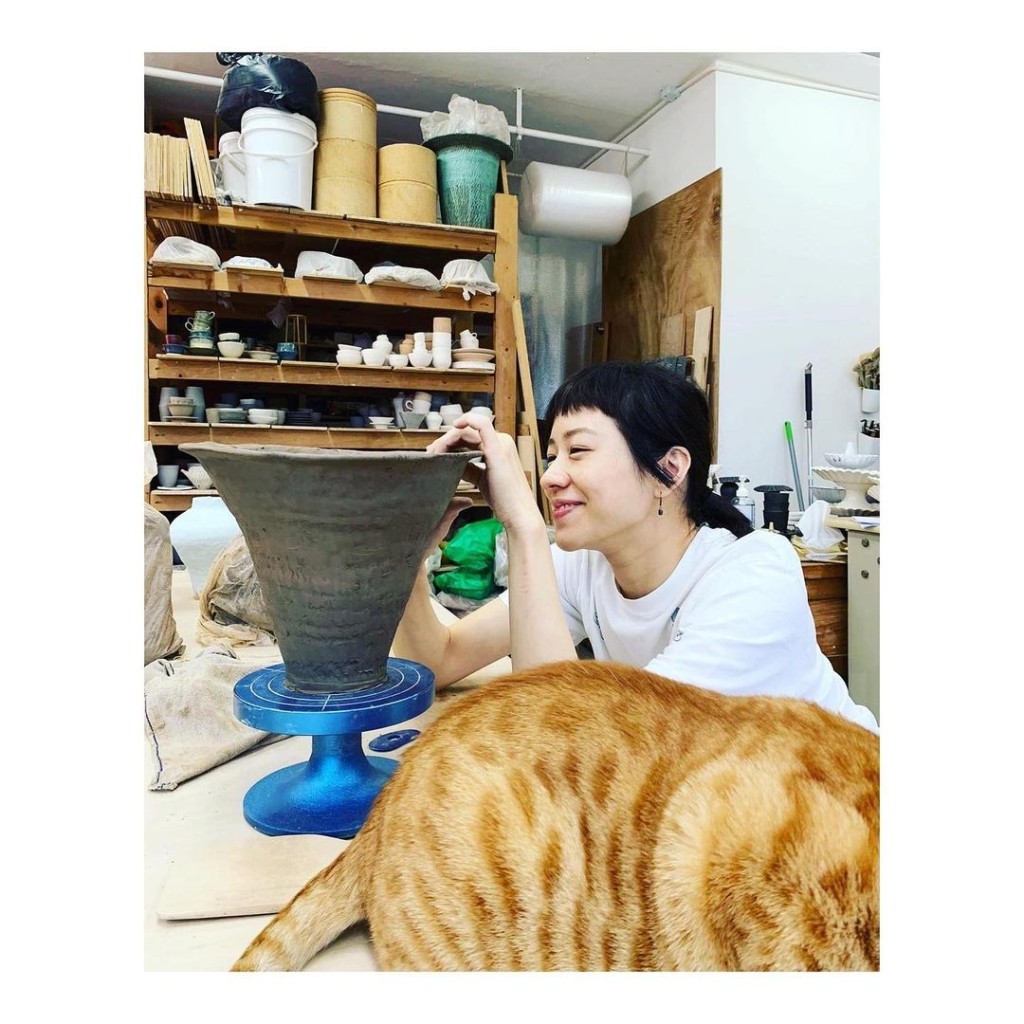 醉心藝術創作的林嘉欣，不時將自己的陶瓷作品分享到社交平台上。