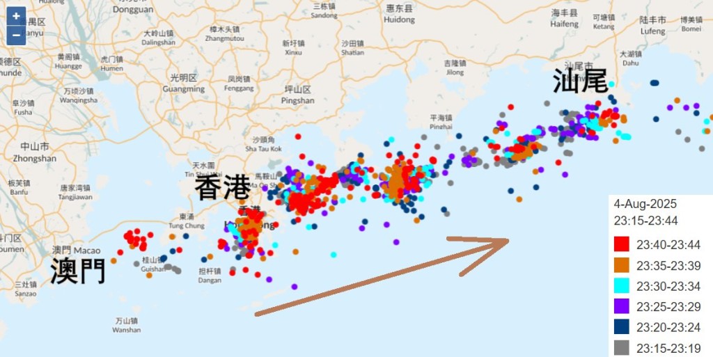 林超英形容雨帶如同「火車卡」。