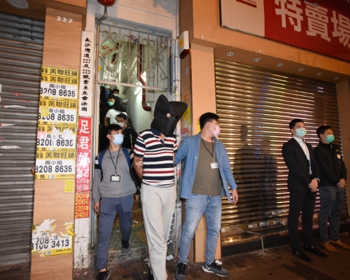 警方拘捕5人