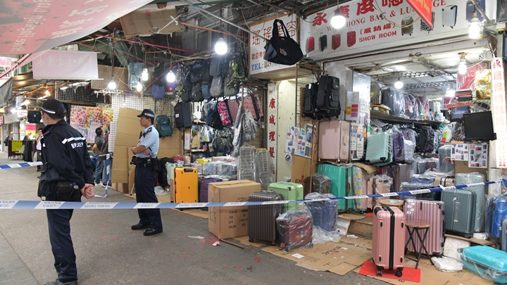 上月21日元朗一間行李箱店遭搗亂。資料圖片