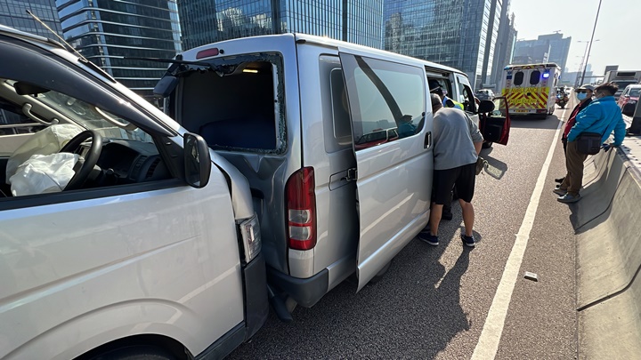 觀塘繞道發生四車相撞意外。