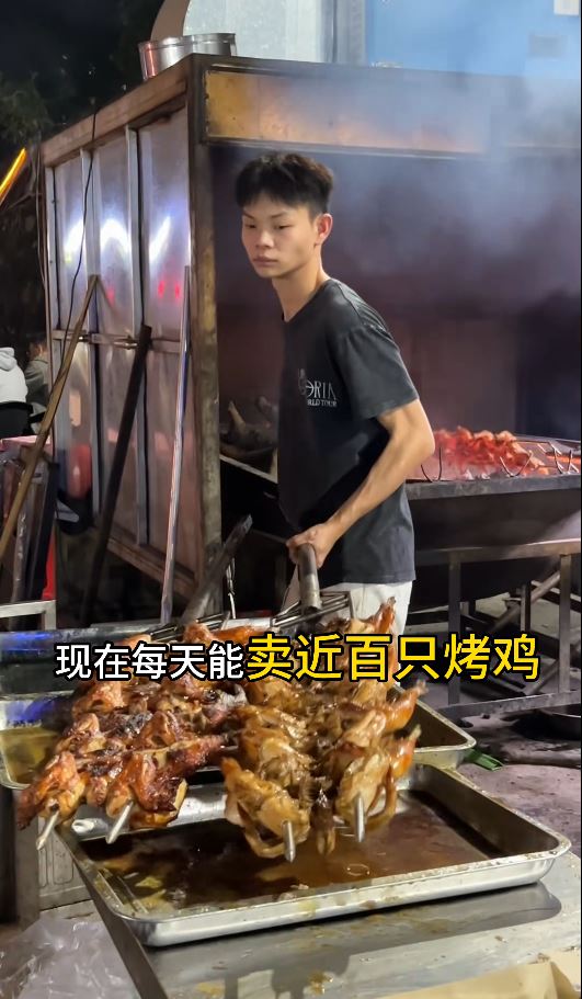 小陳年僅16歲已創業開烤雞檔，日賣百雞營收約萬元人民幣。抖音