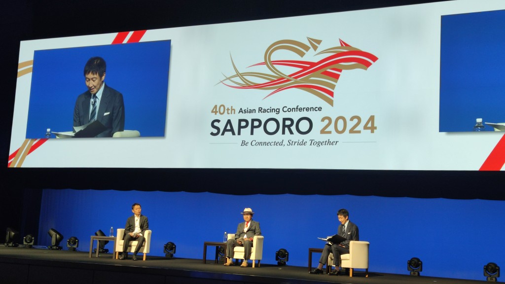 日本練馬師矢作芳人(中)，於主題「Land Of The Rising Sun」的會議上，分享了現時日本賽馬及育馬業面對的問題及尋求改善的方法。