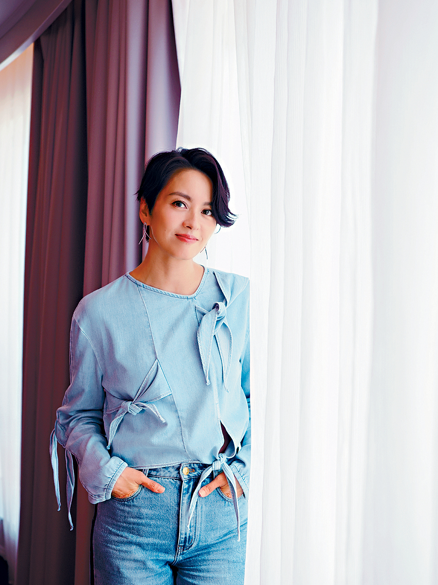 梁詠琪指囡囡愛聽輕快的歌，《我鍾意》和《膽小鬼》都是她的心頭好。