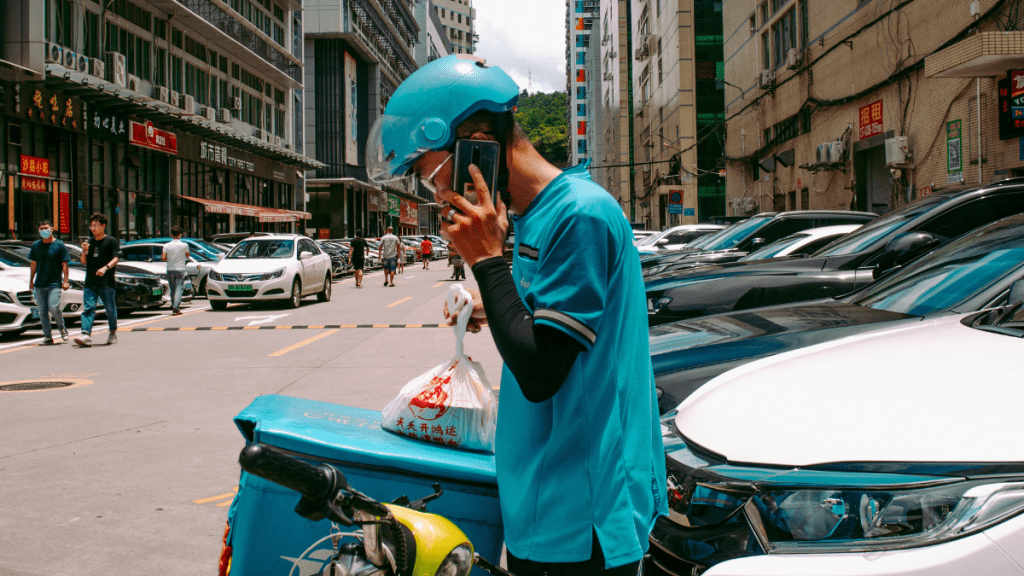 内地盛行外卖。 unsplash