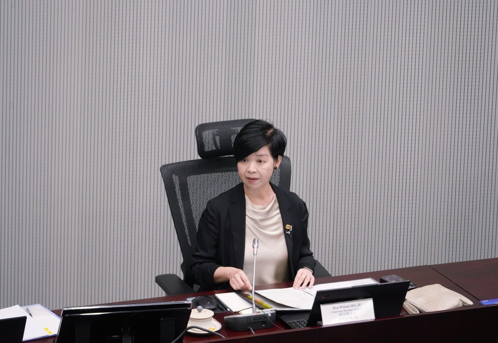 何永賢稱皇后山邨及山麗苑安裝過濾網後水質已大幅改善。吳艷玲攝 何永賢稱皇后山邨及山麗苑安裝過濾網後水質已大幅改善。吳艷玲攝