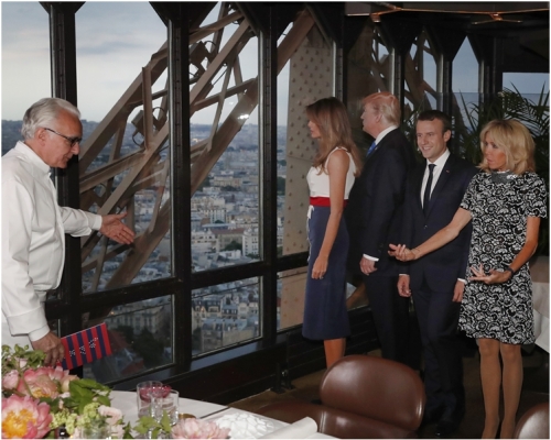 餐厅由名厨迪卡斯（左）掌理。AP