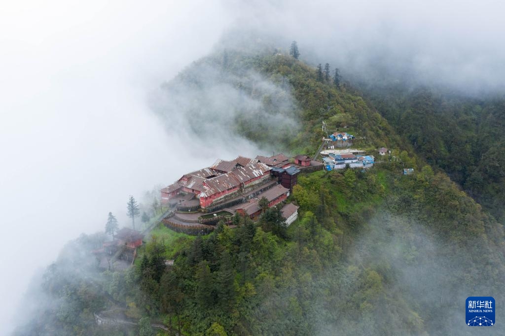 峨眉山景區洗象池。 新華社