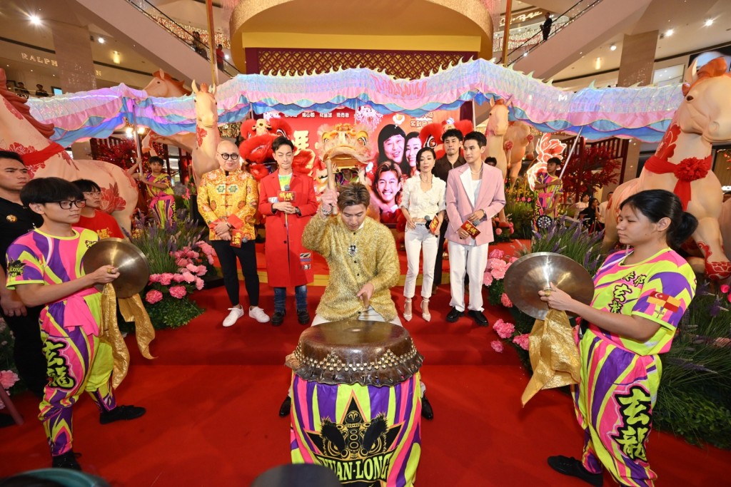 为了电影《妈妈又要嫁》在开映前力谷宣传，陈山聪、梁烈唯、林盛斌特地提早到当地造势。