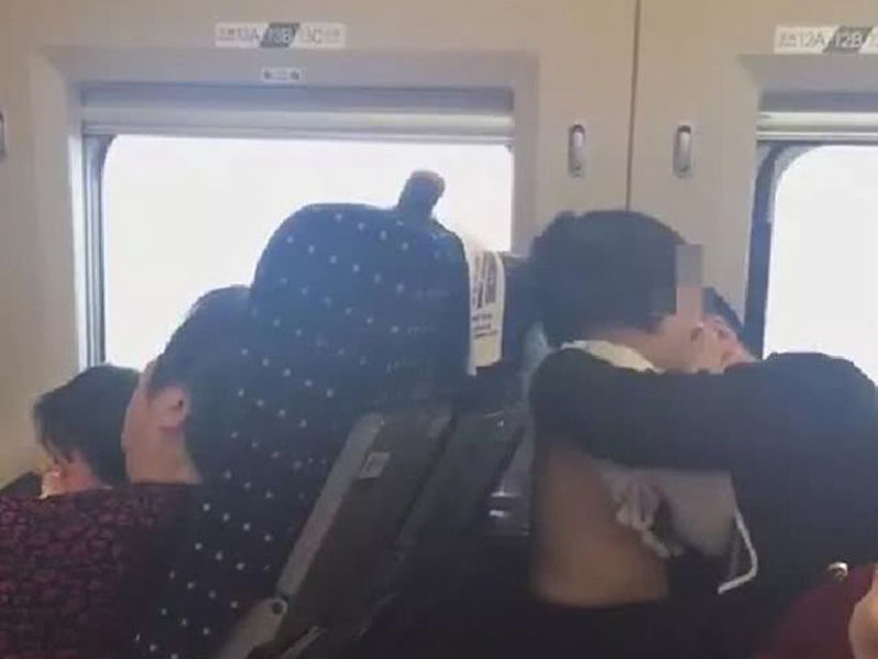 其後女孩在叫:「爸爸,我痛,你不要又摸我屁股了!」(網圖)