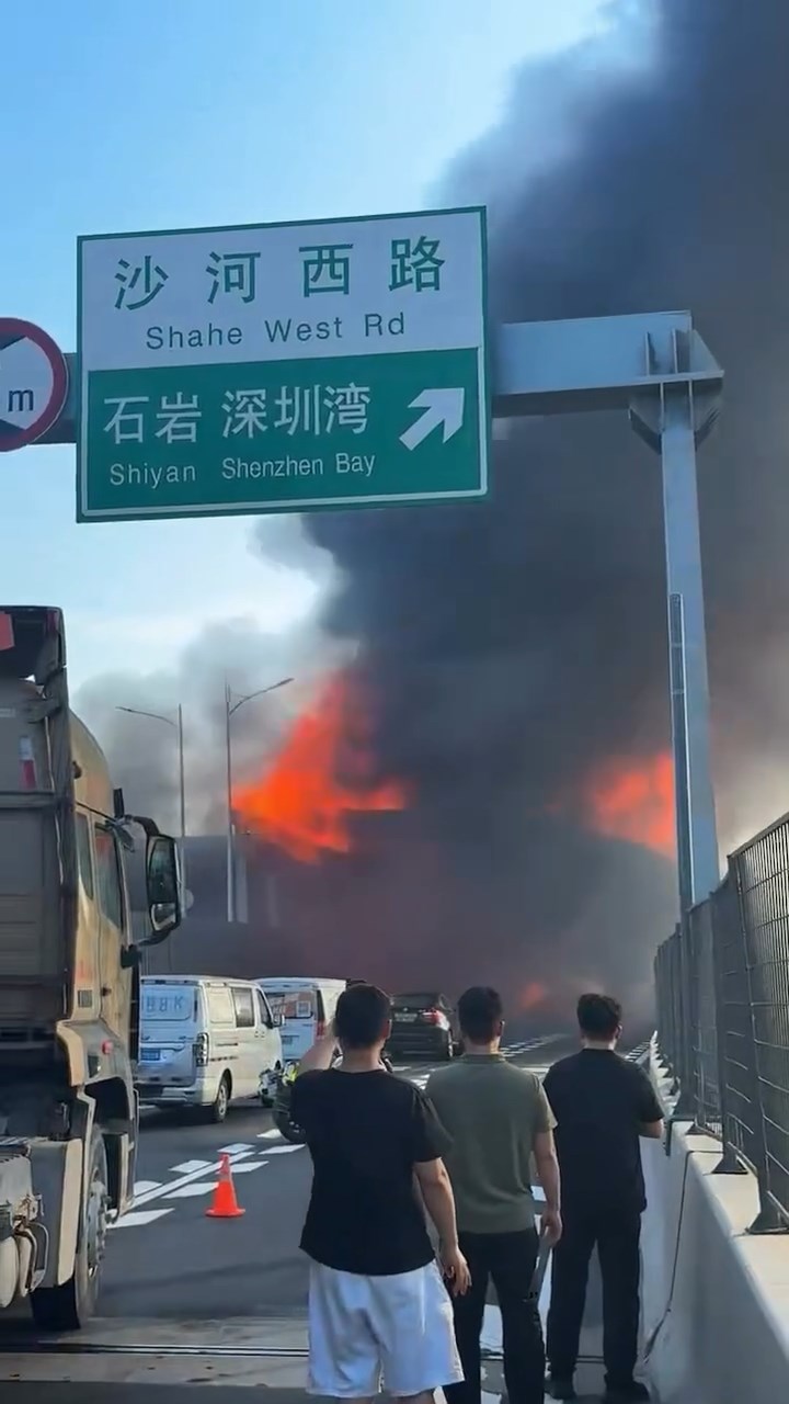事發位置傳出爆炸聲。