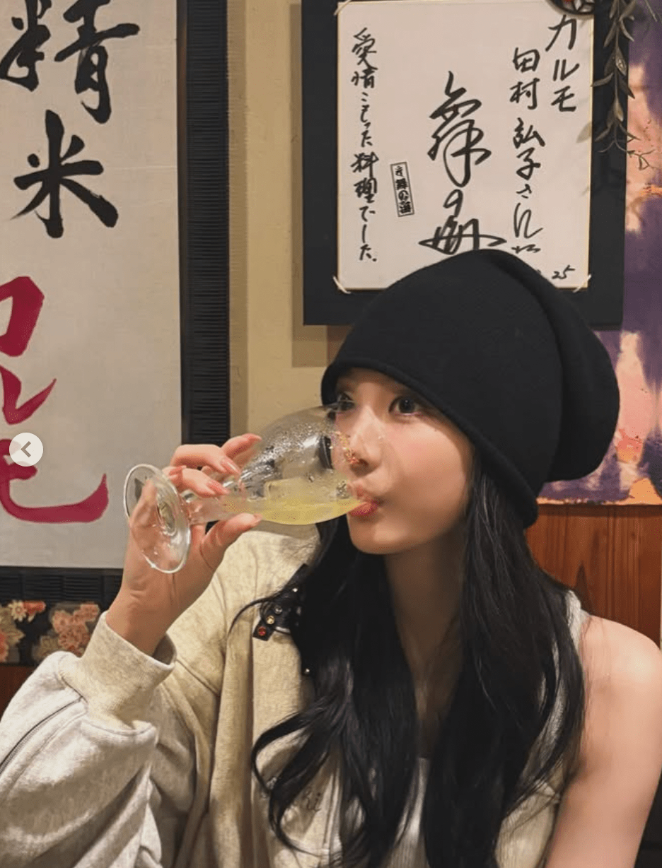 韓國人氣女團aespa首次獲邀登上日本跨年盛事《第76屆NHK紅白歌唱大賽》，但在中日關係緊張下，團內中國籍成員寧寧（圖）的一張舊照近日再被翻出，引發風波。
