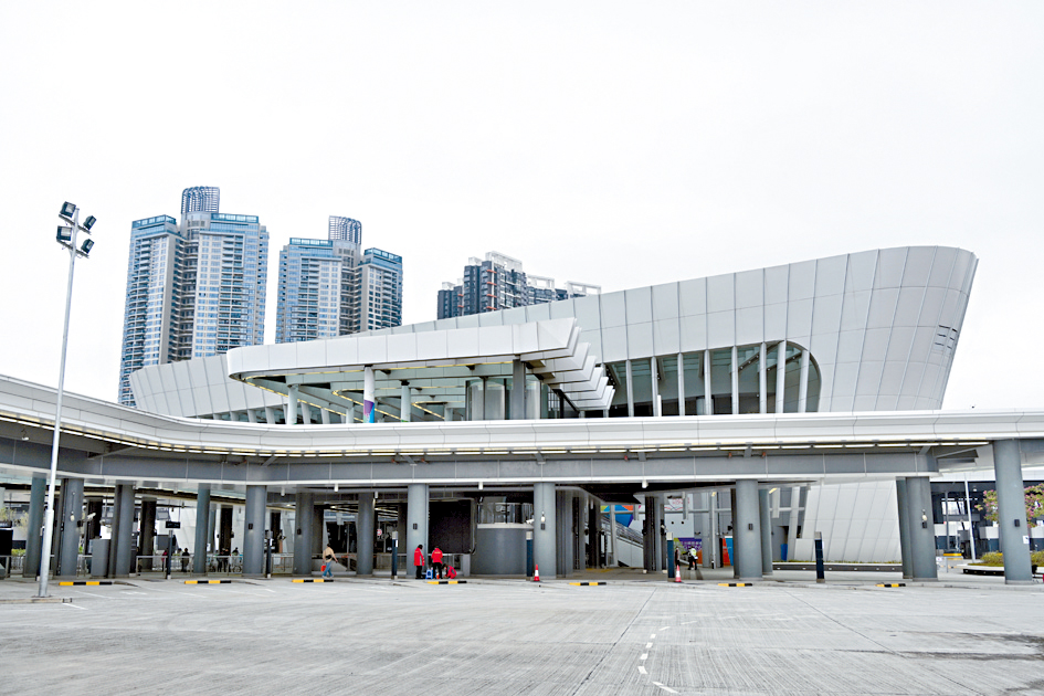 保安局正与内地部委商讨在莲塘/香园围口岸实施「合作查验、一次放行」。