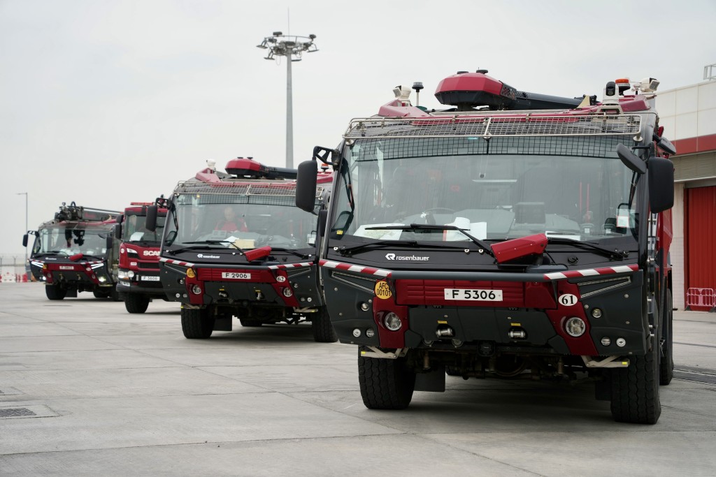 机场北消防局备有四款消防车。 苏正谦摄
