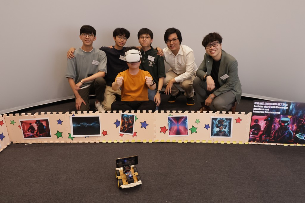 電腦及互動娛樂榮譽文學士課程學生的作品《手勢賽車手》。