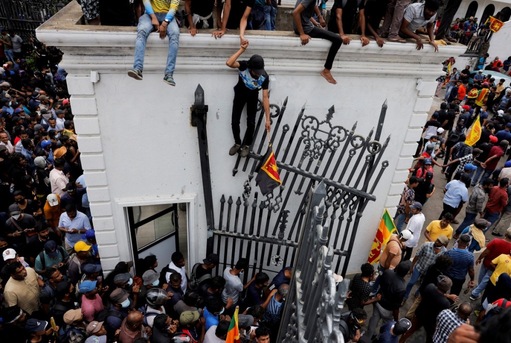 總統府被大批示威者闖入。REUTERS