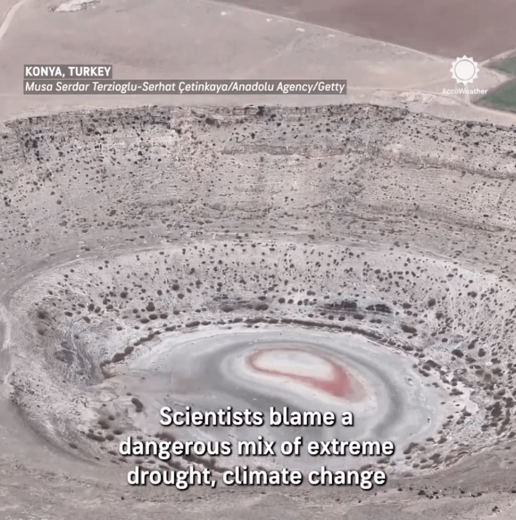 受極端氣候乾旱及人為過度抽取地下水影響,土耳其近年湧現大量不同形狀的巨大天坑,總數已接近 700 個。X@accuweather 受極端氣候乾旱及人為過度抽取地下水影響,土耳其近年湧現大量不同形狀的巨大天坑,總數已接近 700 個。X@accuweather