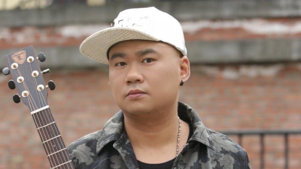 苟偉曾寫歌〈北斗星的愛〉,讓他一炮而紅。(TVBS新聞網圖片) 苟偉曾寫歌〈北斗星的愛〉,讓他一炮而紅。(TVBS新聞網圖片)