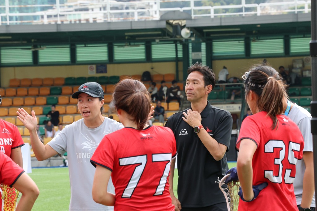 前港队代表林颖怡（左）现为香港女子队助理教练，而主教练是日本名教练佐藤壮（右），他每个月会来港数天检视港队状况。徐嘉华摄