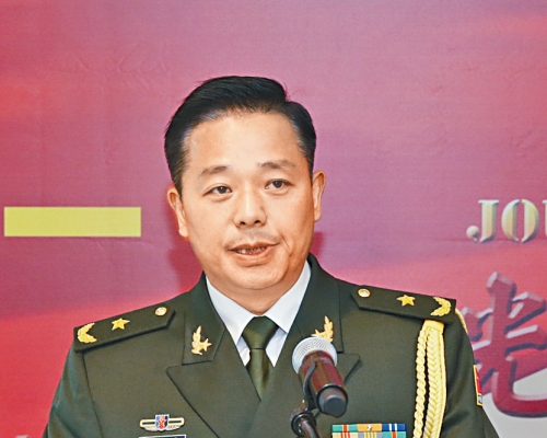 ■中央軍委黃雪平少將和美國防部副助理部長蔡斯舉行視頻會議。