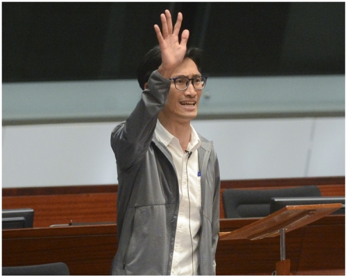朱凱廸提出點算人數,令會議一度暫停。