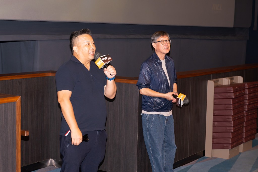 日前劉偉強、麥兆輝在「導演終極謝票場」承諾:「只要有觀眾,《頭文字D》會繼續上映!」 日前劉偉強、麥兆輝在「導演終極謝票場」承諾:「只要有觀眾,《頭文字D》會繼續上映!」