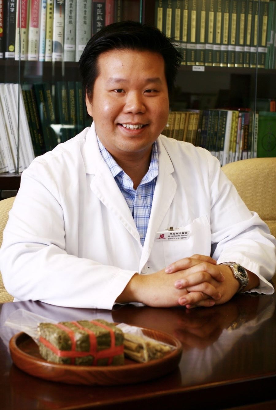 注册中医林冠杰医师指，适量食用麻油有润肠养肝功效。