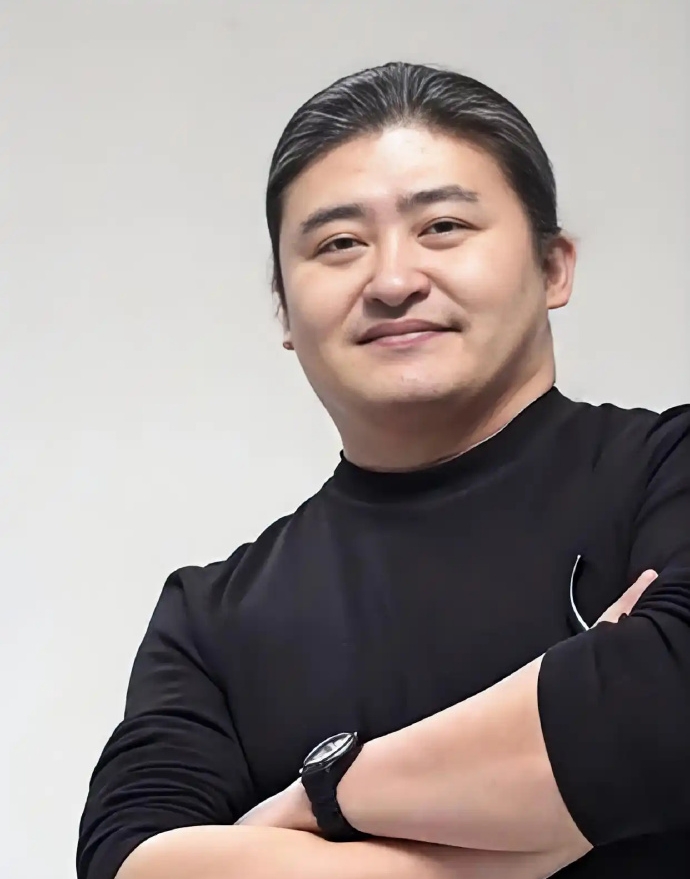 劉歡本身是對外經濟貿易大學的教授。 劉歡本身是對外經濟貿易大學的教授。