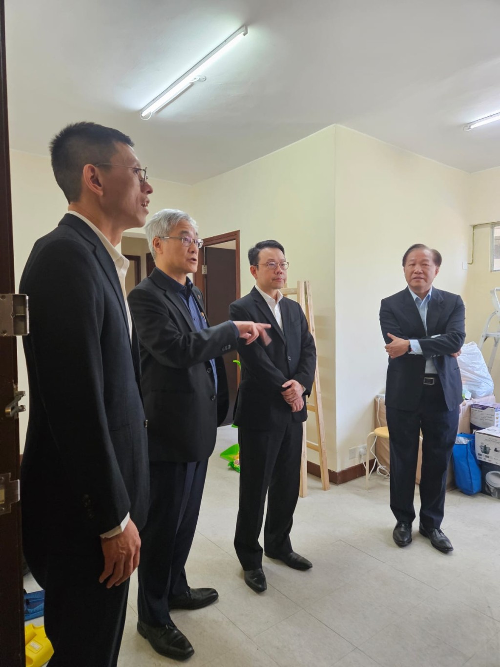 房協主席凌嘉勤、行政總裁陳欽勉同管理層到「策誠軒」視察準備工作。 房協主席凌嘉勤、行政總裁陳欽勉同管理層到「策誠軒」視察準備工作。