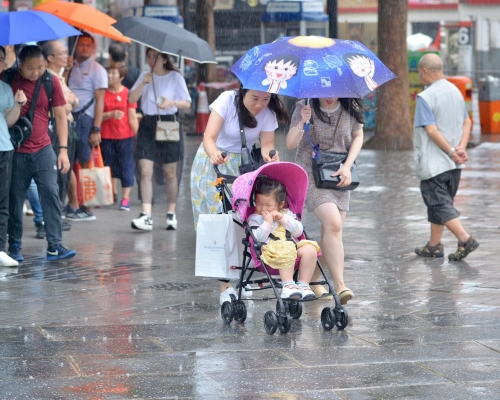 預測間中有驟雨及幾陣狂風雷暴。