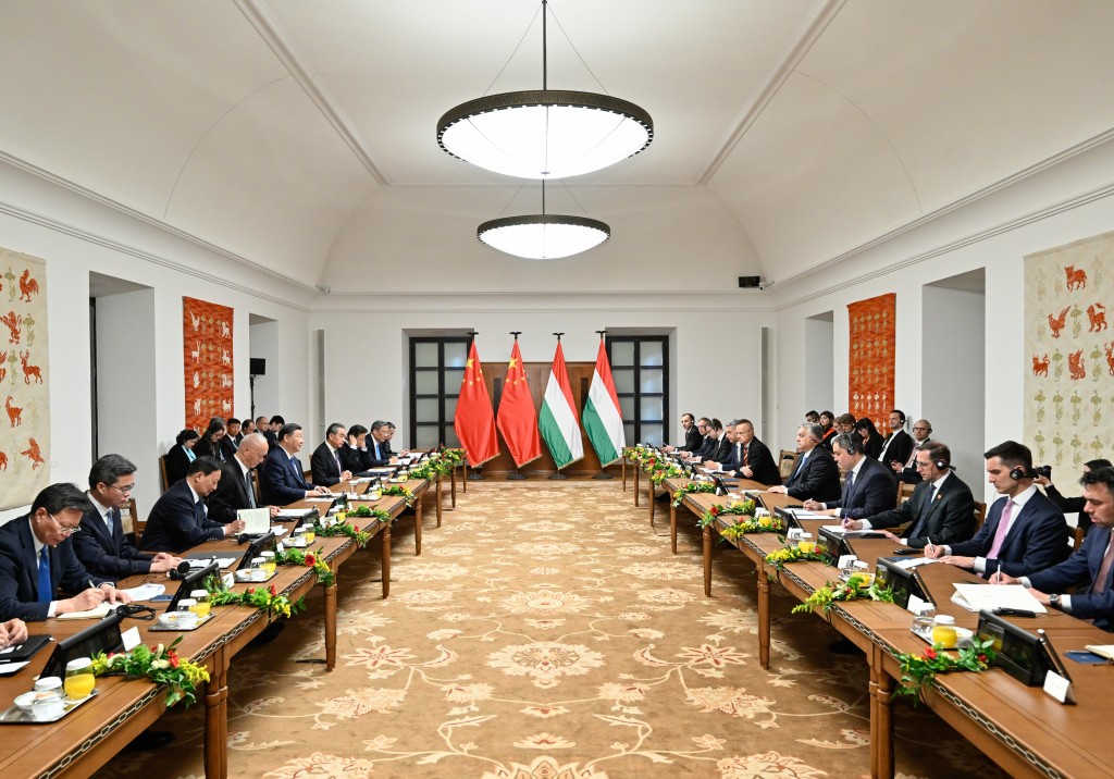  當地時間5月9日下午，國家主席習近平在布達佩斯總理府同匈牙利總理歐爾班舉行會談。 新華社