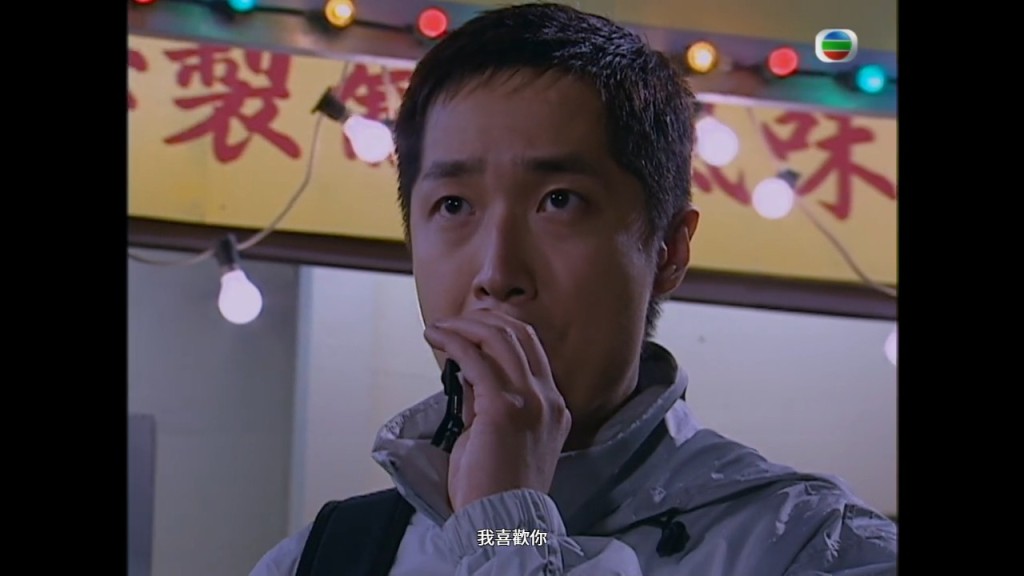 不少網民重溫此幕時直呼憤慨。 不少網民重溫此幕時直呼憤慨。