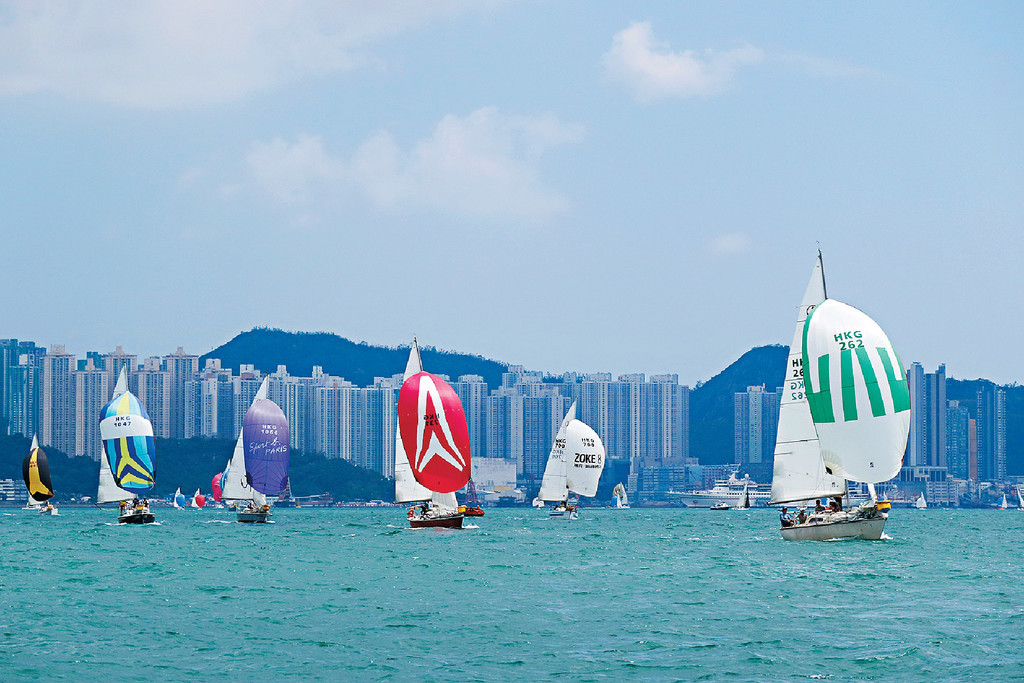 ■每年香港遊艇會均會舉辦多個本地及國際性活動，既可為運動員提供參賽機會，亦能推動帆船及賽艇活動普及化。