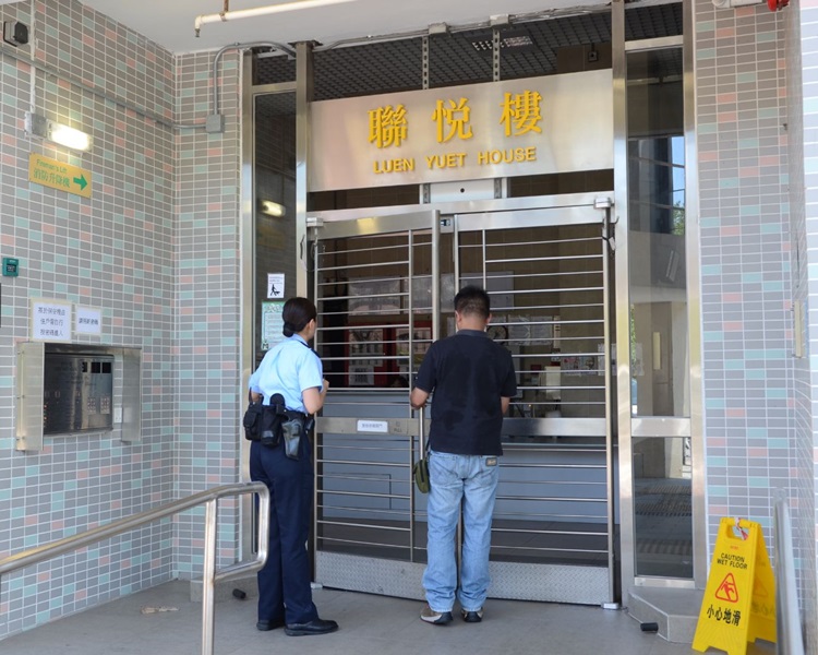 老婦從聯悅樓高處墮下。