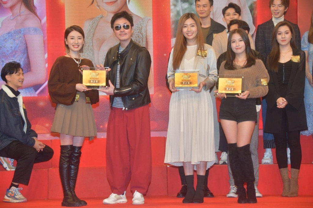 同時憑《換命真相》角逐「最佳女配角」。