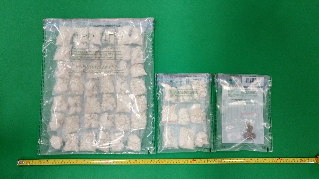 海關錦田檢獲約1.4公斤懷疑霹靂可卡因、小量懷疑大麻花及懷疑氯胺酮。