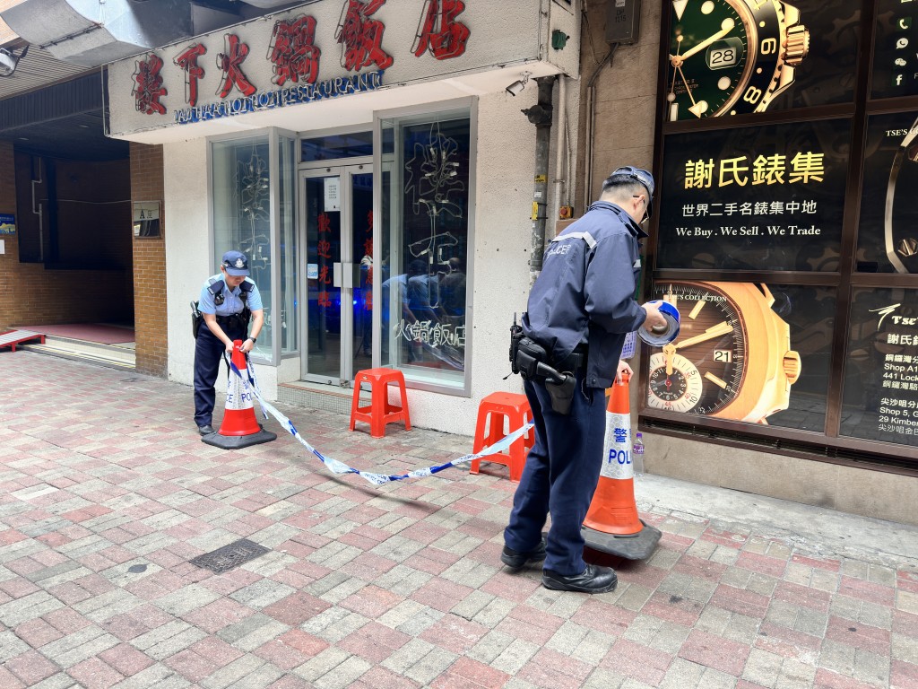 警员围封现场调查。梁国峰摄