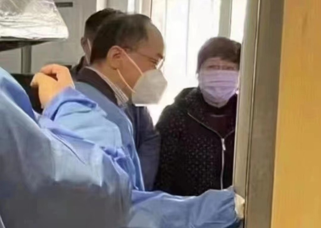 陳通拉開冰箱門也不見手。