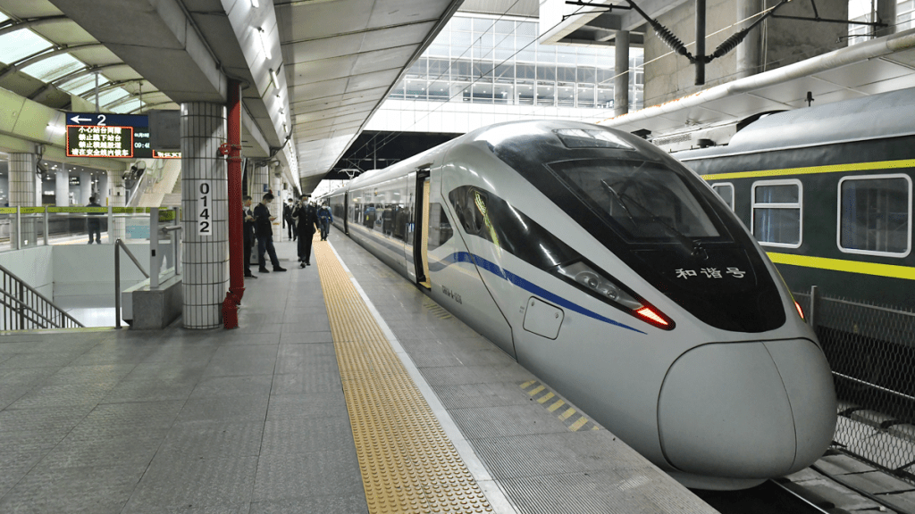 中国民众出行常使用高铁。资料图片