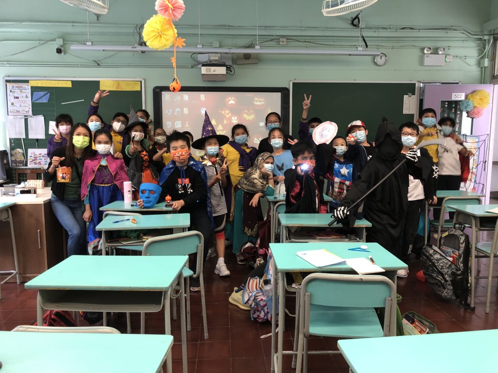 香港潮商學校採用兒童為本的教學模式，令學生愉快學習。
